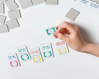 MemoPuzzle. Tidspunktet med tekst, tradisjonell og digital klokke.