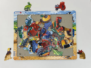 Kul traktor og skurtresker på jobb